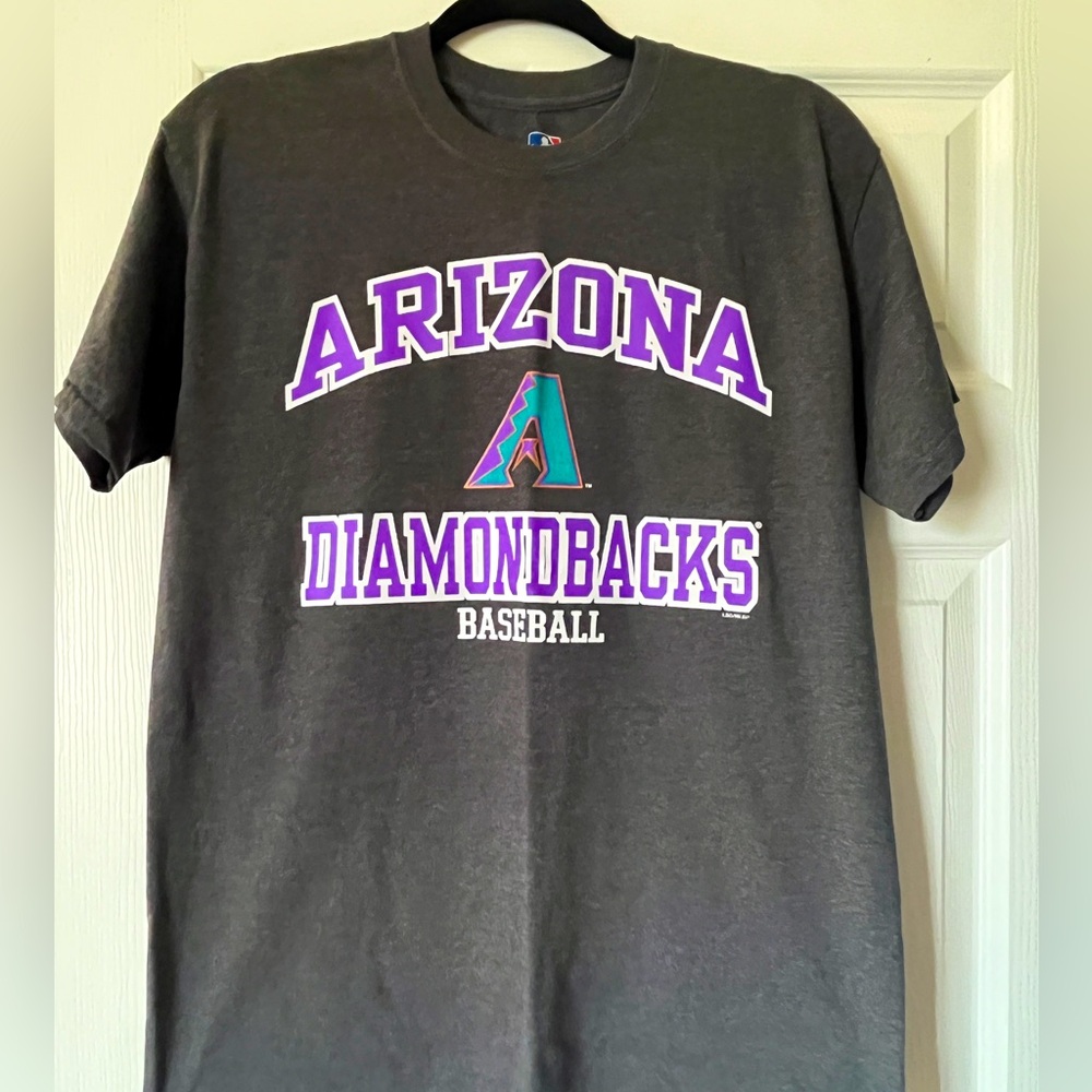 Men’s size Medium - Arizona Diamondbacks MLB t-shirt - good used condition